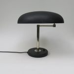 T55 - Schreibtischleuchte im Stil von Alfred Müller, Quick 1500, Produktion 50er Jahre, vernickelt, schwarzer Schrumpflack