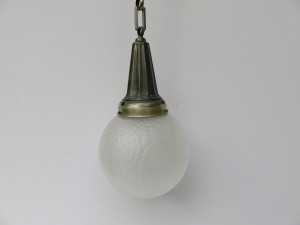 D9 - Deckenleuchte Art Deco, Glas satiniert