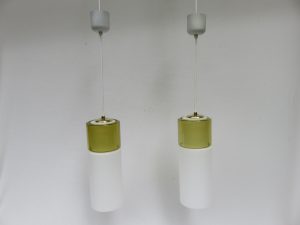 D20 - 1 Paar Deckenleuchten, Peill & Putzler, ELBA, 60er Jahre, Glas raucholiv, weißer Überfangglas-Zylinder seidenmatt
