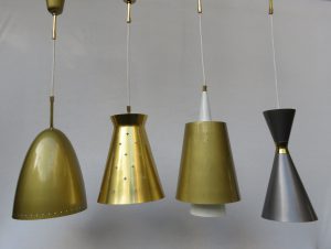 D29 - 4 Stück Deckenleuchten, Aluminium lackiert, Messing, Italien einzeln aufzuhängen, jedoch gut kombinierbar