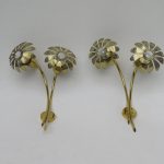 W89 - 1 Paar Wandleuchten, 50er Jahre, Italien, Messing - ausgefallene Lampenschirme - Blüten mit Lochmuster