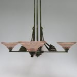 D53 - SOLD - Deckenleuchte, Art Deco, Frankreich, vernickelt, rosefarbene Glasschirme