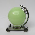 N56 - Nachttischleuchte, Art Deco, verchromt, grüner Glasschirm - Überfangglas, bez. NAPAKO, tschechisch