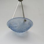 D10 - SOLD - Deckenleuchte, Art Deco, Frankreich, Schale Glas eisblau satiniert, Gestänge vernickelt
