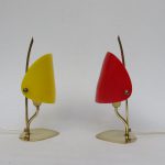 NP76 - 1 Paar Nachttischleuchten, kleine Tischleuchten, 50er Jahre, Italien, Messing, Plexiglas rot und gelb