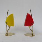 NP76 - 1 Paar Nachttischleuchten, zierliche Tischleuchten, WKR-Leuchten, 50er Jahre, Messing, Plexiglas rot und gelb