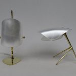 NP77 - 1 Paar Nachttischleuchten, zierliche Tischleuchten, WKR Leuchten, 50er Jahre, Messing, Plexiglas perlmutfarben