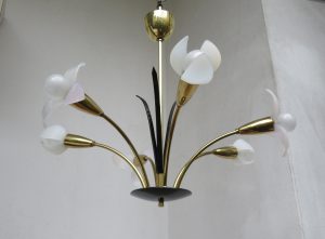D79 - seltene florale Deckenleuchte mit Plexiglas-Blüten, 50er Jahre, GERU-Leuchten, Plexiglas, Messing, 6flammig