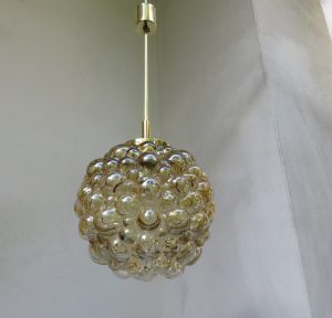 D89 - Deckenleuchte, 60er/70er Jahre, Bubble-Glas irrisierend amberfarben, Entwurf Helena Tynell und Heinrich Gantenbrink für Limburg, Messing
