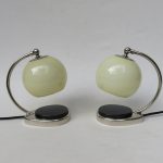 NT10 - 1 Paar Nachttischleuchten, Tastlicht, 40/50er Jahre, Entwurf: Marianne Brandt, Überfangglas beige, vernickelt