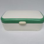 BR6 - Brotdose, 50er Jahre, beige emailliert mit grünem Rand