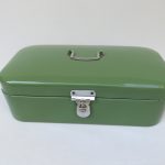 BR18 - Brotdose, 20er/30er Jahre, grün emailiert, Innen weiß emailliert