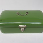BR41 - Brotdose, 20er/30er Jahre, grün emailliert mit zartem silbernen Rand