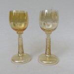 2 Stück Römer, irrisierendes Glas, ca. 1890