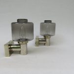 W191 - 1 Paar Wandleuchten, N Leuchten, Deutschland, 60er/70er Jahre, vernickelt, Glas lilafarben/Rauchglas