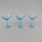 3 Likörgläser, Jugendstil, hellblaues Glas, Uranglas, gewellte Kuppa