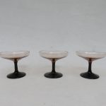 3 Likörgläser, Jugendstil, Kuppa apricotfarben, Stengel und Stand schwarzes Glas