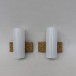W197 - 1 Paar Wandleuchten, 60er Jahre, Doria, Überfangglas weiß, Rattan