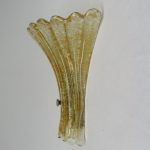 W194 - Wandleuchte "Muschel", 60er Jahre, Doria, Glas mit eingeschmolzenen goldfarbenen Fäden, Murano