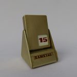 BS43 - ewiger Kalender, 60er Jahre, Aluminium goldfarben eloxiert, bez. FWK