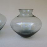 4. Vase von links