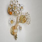 W220 - Wandleuchte, 70er Jahre, Palwa, vergoldet, Kristall-Blüten