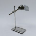 T186 - zierliche Tischleuchte, Frankreich, Art Deco, verchromt, bez. Lampe Pirouett France