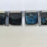 D61 - 4 Stück Deckenleuchten / Wandleuchten (groß 15 cm), bez. Limburg, Sockel verchromt, Würfel Glas blau/schwarz/farblos mit Lufteinschlüssen - Murano