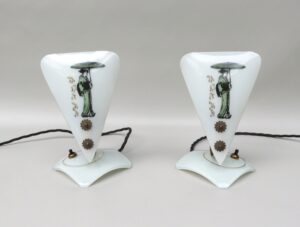 T201 - 1 Paar zierliche Tischleuchten, japanisches Dekor,  50er Jahre, Italien, Glas, Messing patiniert