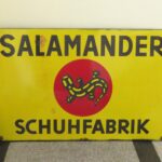W98 - großes Emailschild "Salamander Schuhfabrik", bez. Ferro-Email, C. Robert Dold, Offenburg l. B., 50er Jahre