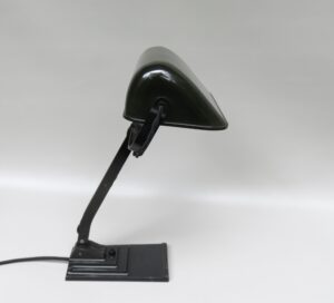 B9 - SOLD - Bankerlampe Art Deco, Schirm Bakelit, bezeichnet unter dem Stand: ERPE Made in Belgium