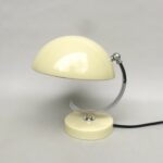 N41 - Nachttischleuchte, Bauhaus-Ära, beige, verchromt