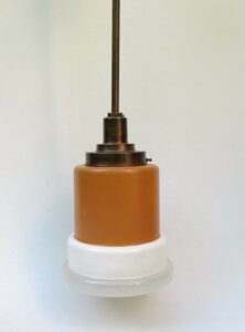 D39 - Deckenleuchte, Art Deco, ausgefallenes Glas terrakotta-farben, weiß,satiniert, bez. PHILIPS PHILIHOME, Gestänge Kupfer