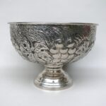 W141 - SOLD - Champagnerkühler, Weinlaub und Weintrauben, Art Deco, 30er/40er Jahre, versilbert, patiniert