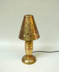 T234 - zierliche Tischleuchte, Messing, 70er Jahre, Gunther Lambert Collection