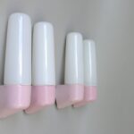 2 Paar Spiegelleuchten, Entwurf Wilhelm Wagenfeld für Lindner GmbH, Bamberg, WVZ 380, Entwurf 1960, H 272, L 95, in rosa - Die Kleinen