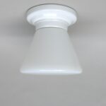 D11 - Deckenleuchte, Bauhaus-Ära, Porzellan-Deckenhalterung, Schirm Überfangglas, bez. Sigma Leuchte