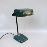 B11 - Bankerlampe, Frankreich, 60er Jahre, grün emaillierter Schirm, grün, schwarz