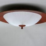 W283 - XXL Wandleuchte, Deckenleuchte, 60er Jahre, Teak, Plissee-Schirm Kunststoff