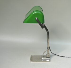 B19 - Bankerlampe, Jugendstil, vernickelt, Schirm grün emailliert