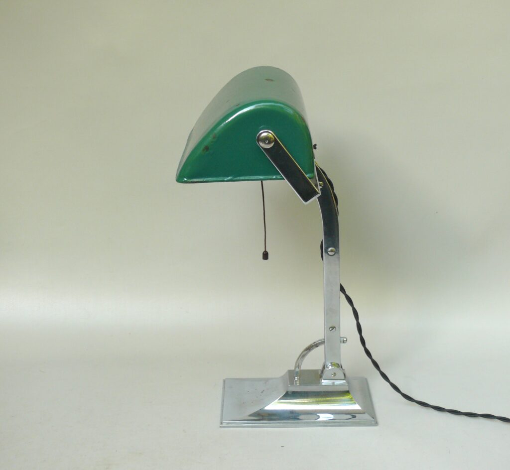 B2 - Bankerlampe, Art Deco, verchromt, grün emaillierter Schirm