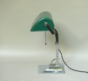 B2 - Bankerlampe, Art Deco, verchromt, grün emaillierter Schirm