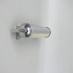 W12 - Zierliche Wandleuchte mit Schirm, Art Deco, verchromt, beiger Überfangglasschirm Zylinder